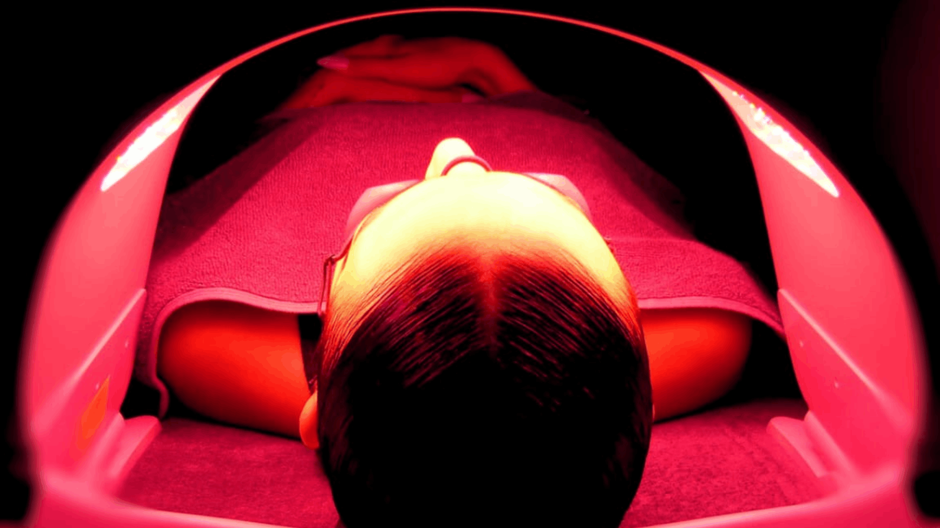 Read more about the article Dermalux LED Light Therapy: Benefits for Acne, Aging & Skin Repair